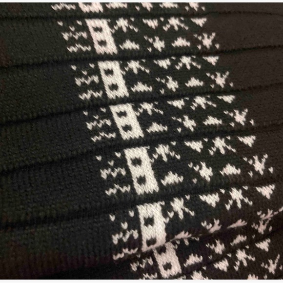 Black Geo Pattern Pleated Knit Skirt - Picture 5 of 6